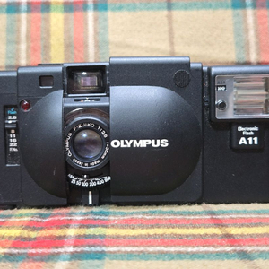 올림푸스 XA 카메라와 후레쉬 A11세트-하자품