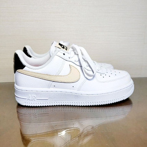 (225) 나이키 W 에어 포스 1 07 화이트샌드 이미지