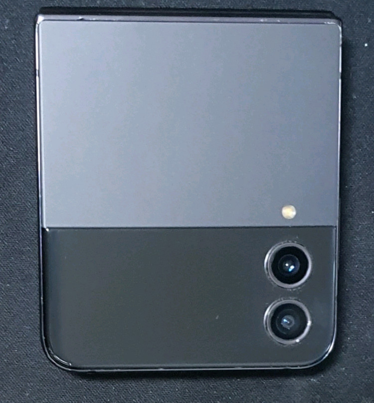 갤럭시 플립4 액정 고장 폰 팝니다.--2