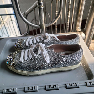 미우미우 스니커즈 이미지