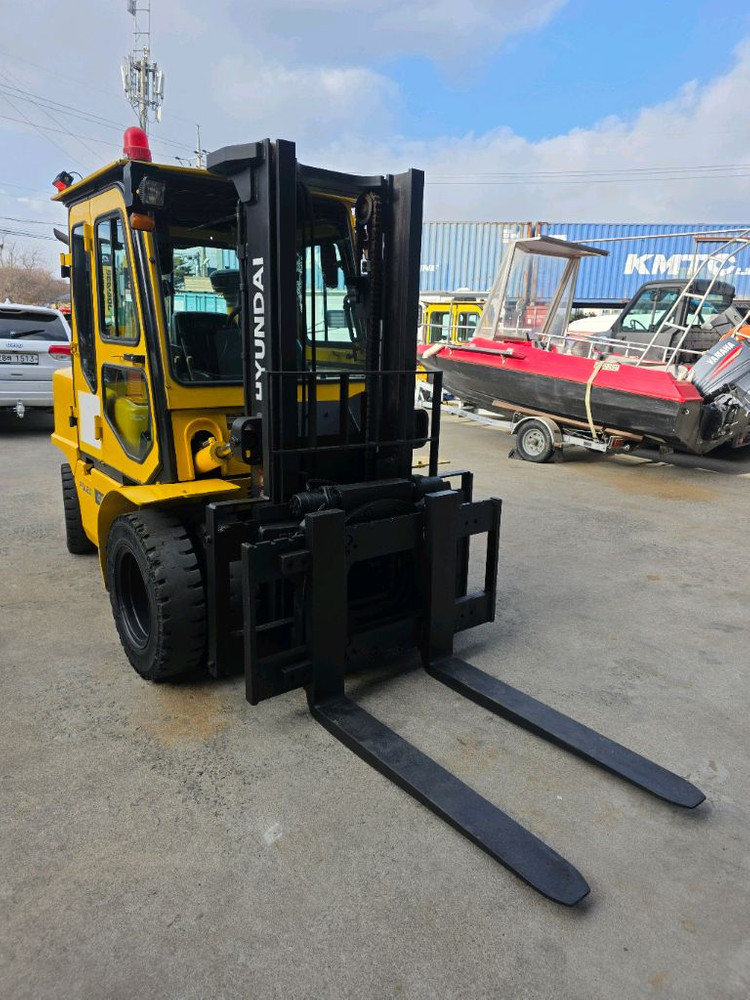 현대 4.5톤 로테이팅 지게차 이미지