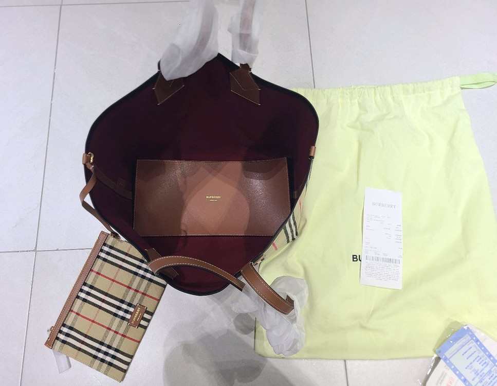 버버리 미디움 런던 체크 토트백(새상품)--2