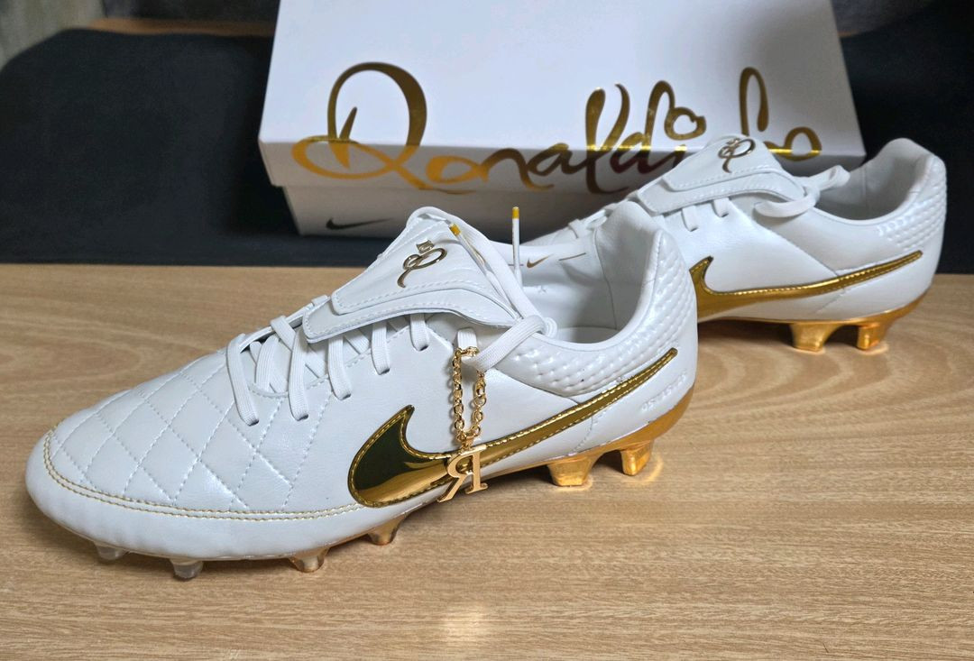 [265 축구화] 나이키 티엠포 호나우지뉴 RGN FG SE--2