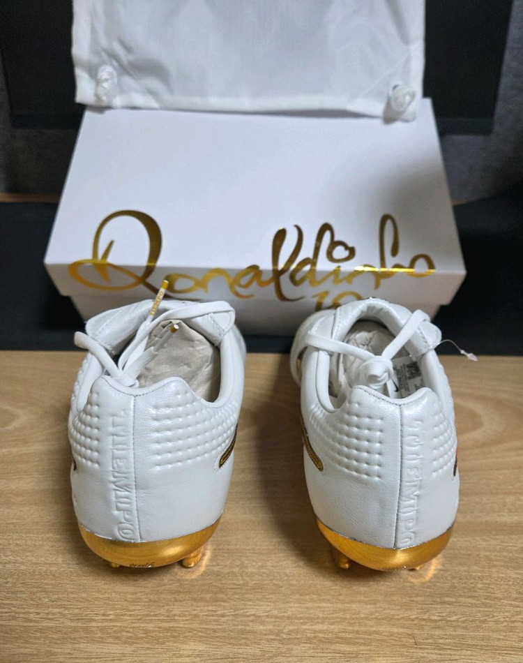 [265 축구화] 나이키 티엠포 호나우지뉴 RGN FG SE--3