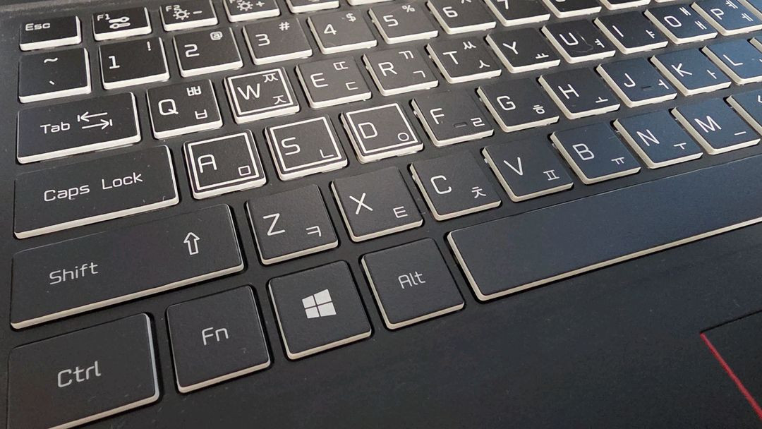 LG 게이밍 노트북 15인치 I7 램32기가 1060 1TB--1