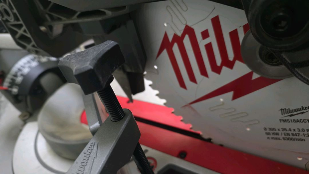 밀워키 M18 FMS305 슬라이딩 각도절단기 이미지
