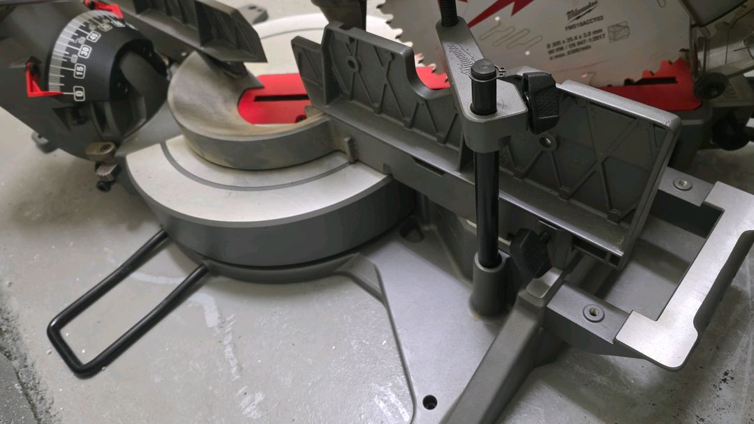 밀워키 M18 FMS305 슬라이딩 각도절단기 이미지