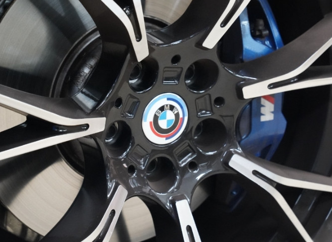 BMW 50주년 휠캡 정품 이미지