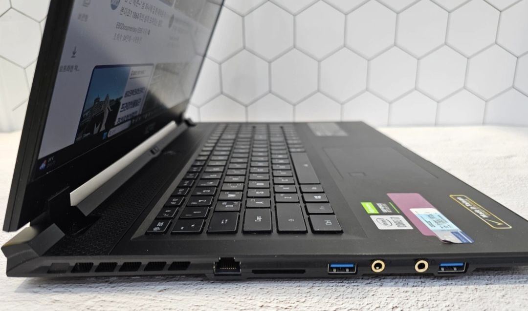 기가바이트 에어로 17인치 노트북 아수스 에이수스 그램 이미지