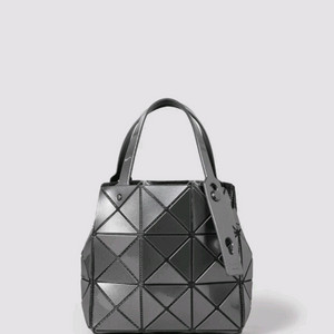 이세이미야케 바오바오 캐럿 백 미니 건메탈 이미지