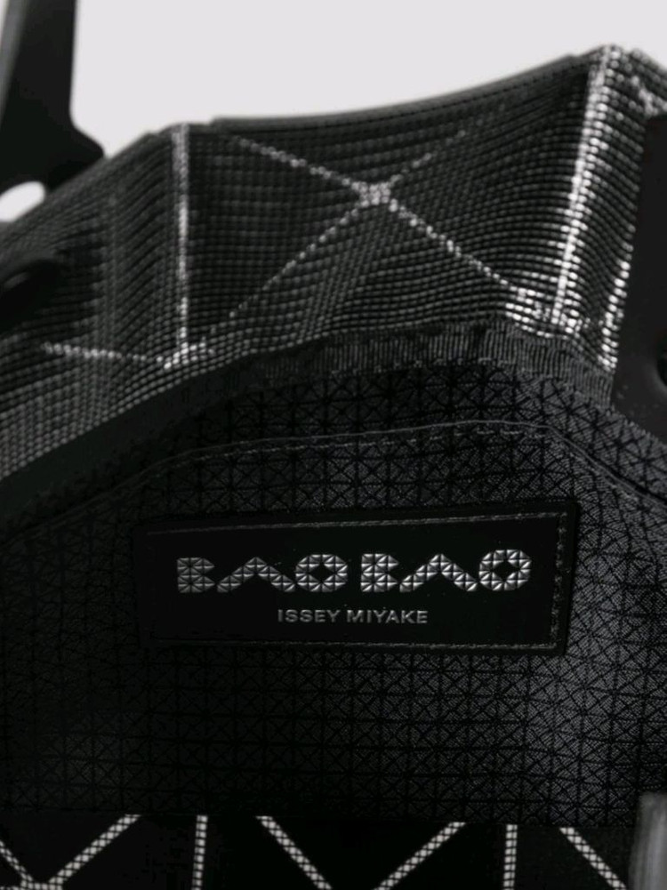 이세이미야케 바오바오 캐럿 백 미니 건메탈 이미지