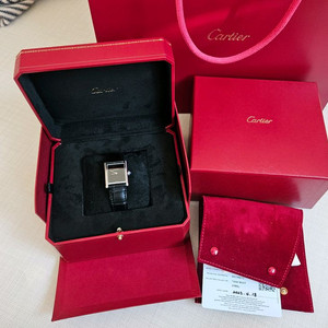 까르띠에 탱크머스트 라지 블랙다이얼 팝니다.