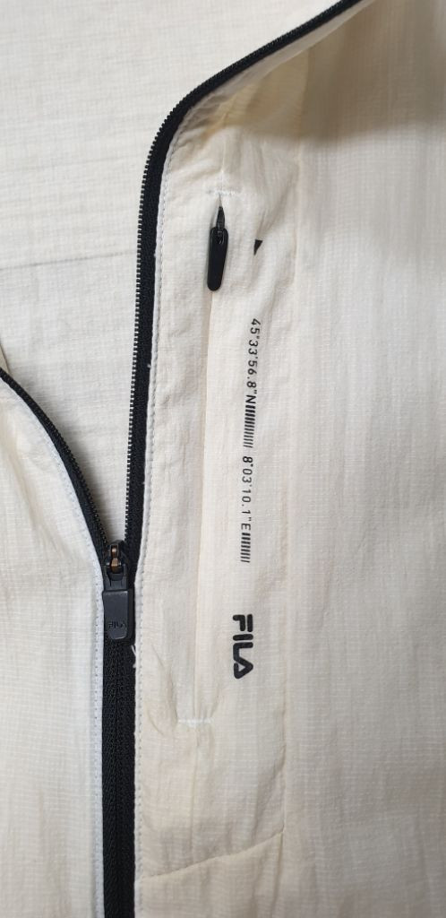 FILA 휠라 바람막이자켓 M사이즈(51X65cm) 이미지