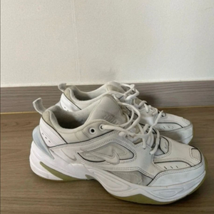 나이키 M2K 테크노 흰색 245mm