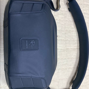 노매틱 피터 매키넌 슬링백 8L