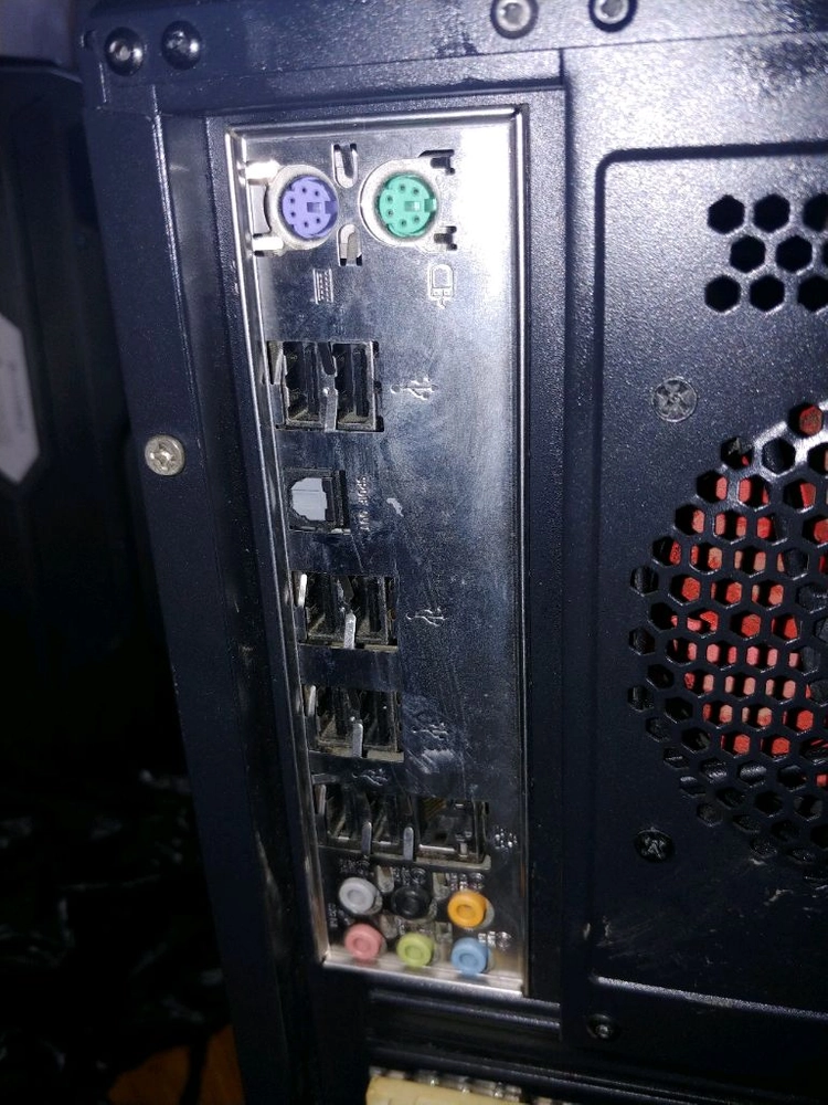 홈시어터 i5 8기가ram 250hdd, 7.1채널 오디오, 광출력 되는 최고급 보드, 준수한 그래픽 카드 이미지