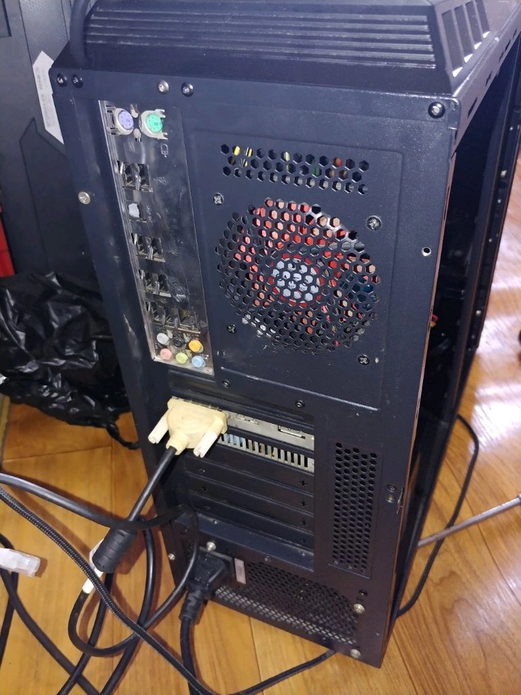 홈시어터 i5 8기가ram 250hdd, 7.1채널 오디오, 광출력 되는 최고급 보드, 준수한 그래픽 카드 이미지