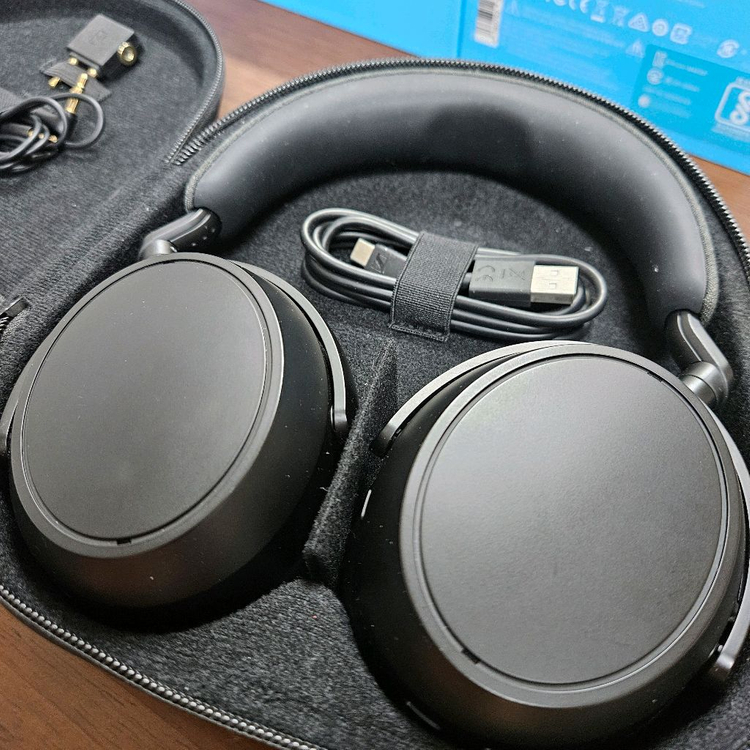 젠하이저 모멘텀4 헤드폰 블랙 팝니다 이미지