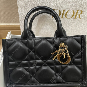 디올 북토트 레더 블랙 미니 풀박스 판매 이미지