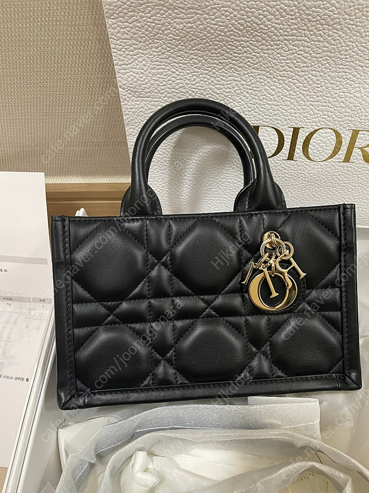 디올 북토트 레더 블랙 미니 풀박스 판매 이미지