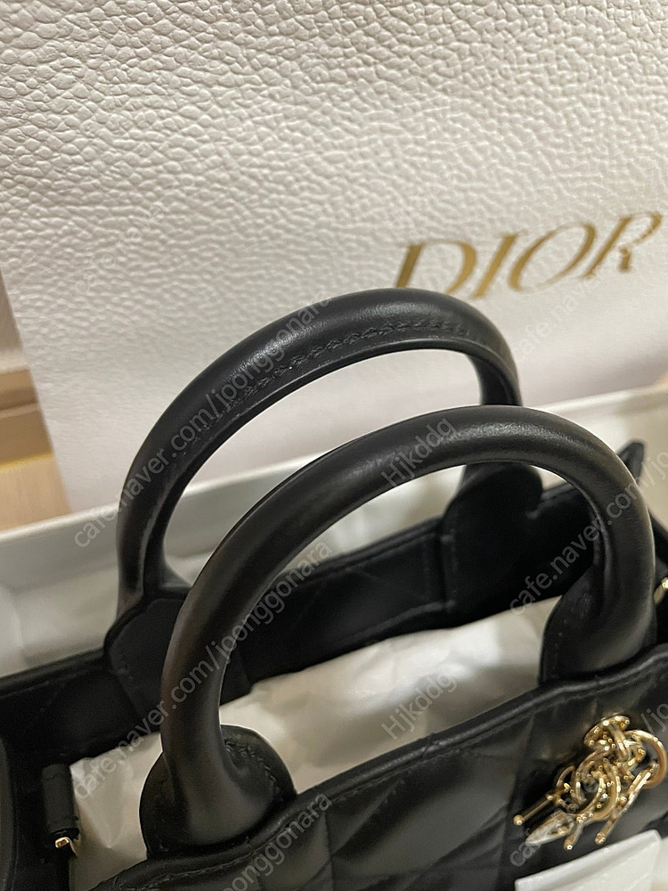 디올 북토트 레더 블랙 미니 풀박스 판매 이미지