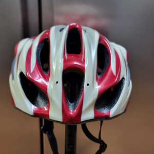 자전거 헬멧 및 (라이트 * 후미등 * 실리콘 휴대폰 거치대 * 체인 커터기 * 후미 반사경)