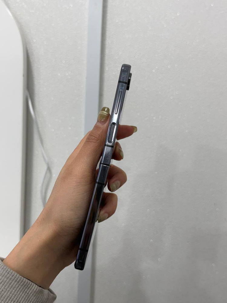 갤럭시Z플립5 그라파이트 512GB Y1564 이미지