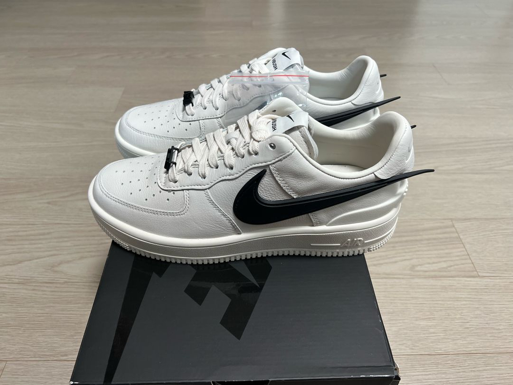 나이키 X 앰부쉬 에어포스 1 로우 화이트 260 판매--1