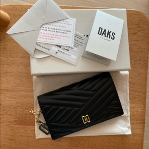 닥스 블랙 중지갑(거의 새것)