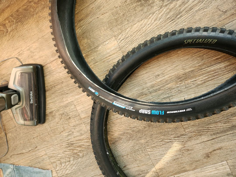 스페셜라이즈드 부쳐 mtb자전거타이어팝니다--4