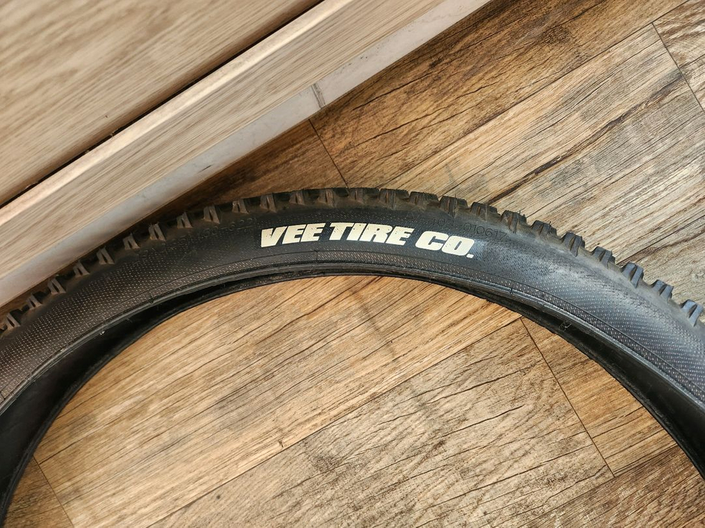 스페셜라이즈드 부쳐 mtb자전거타이어팝니다--5