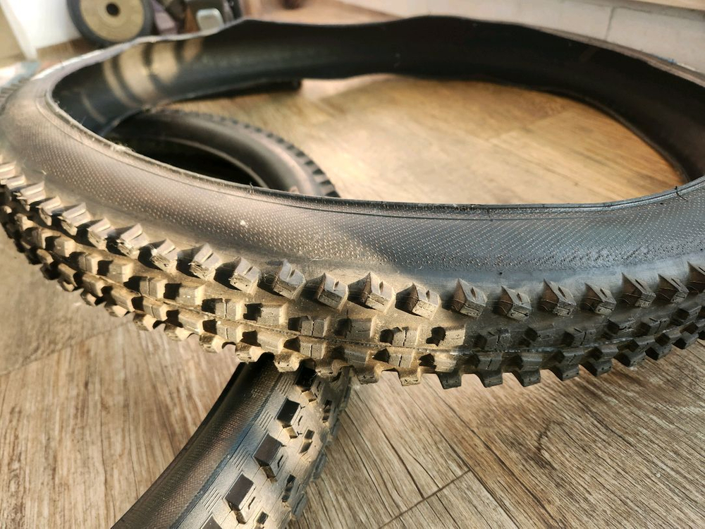 스페셜라이즈드 부쳐 mtb자전거타이어팝니다--7