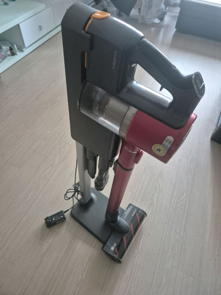 LG 코드제로 A9 무선청소기 전체적으로 깨끗하고 작동잘됩니다 이미지