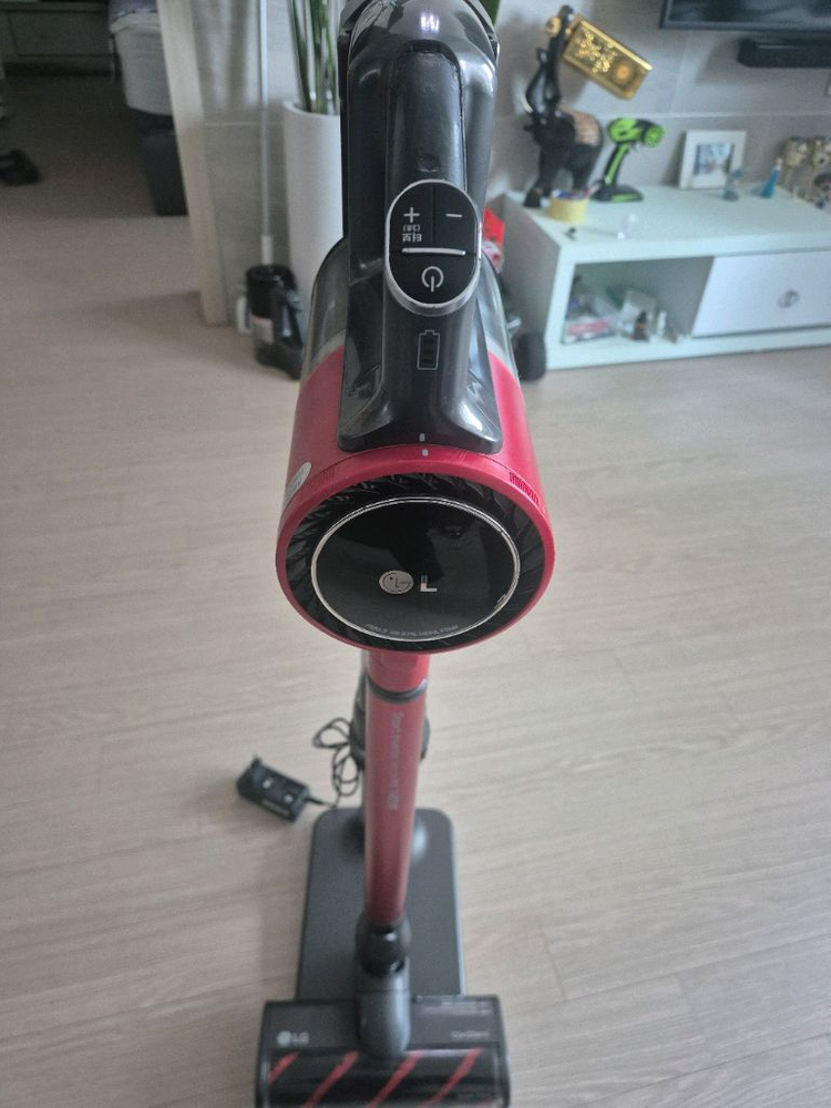 LG 코드제로 A9 무선청소기 전체적으로 깨끗하고 작동잘됩니다 이미지