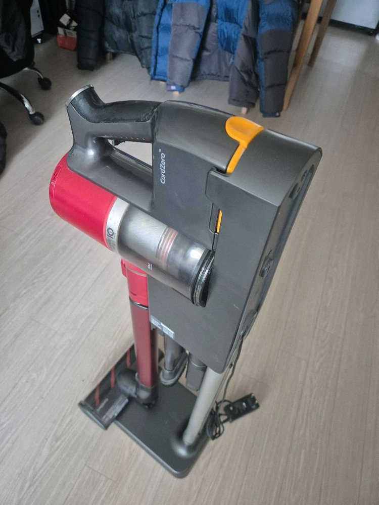 LG 코드제로 A9 무선청소기 전체적으로 깨끗하고 작동잘됩니다 이미지