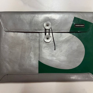 프라이탁 맥북 13인치, 아이패드 12.9인치용 슬리브 파우치 이미지