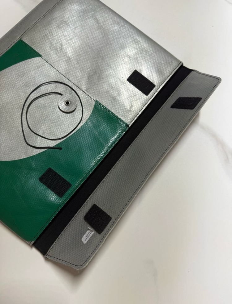 프라이탁 맥북 13인치, 아이패드 12.9인치용 슬리브 파우치 이미지