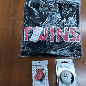 LG 트윈스 원정 유니폼(레플리카 115사이즈) 외 팝니다.(가격 협의 가능)