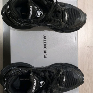 발렌시아가 러너 블랙 42