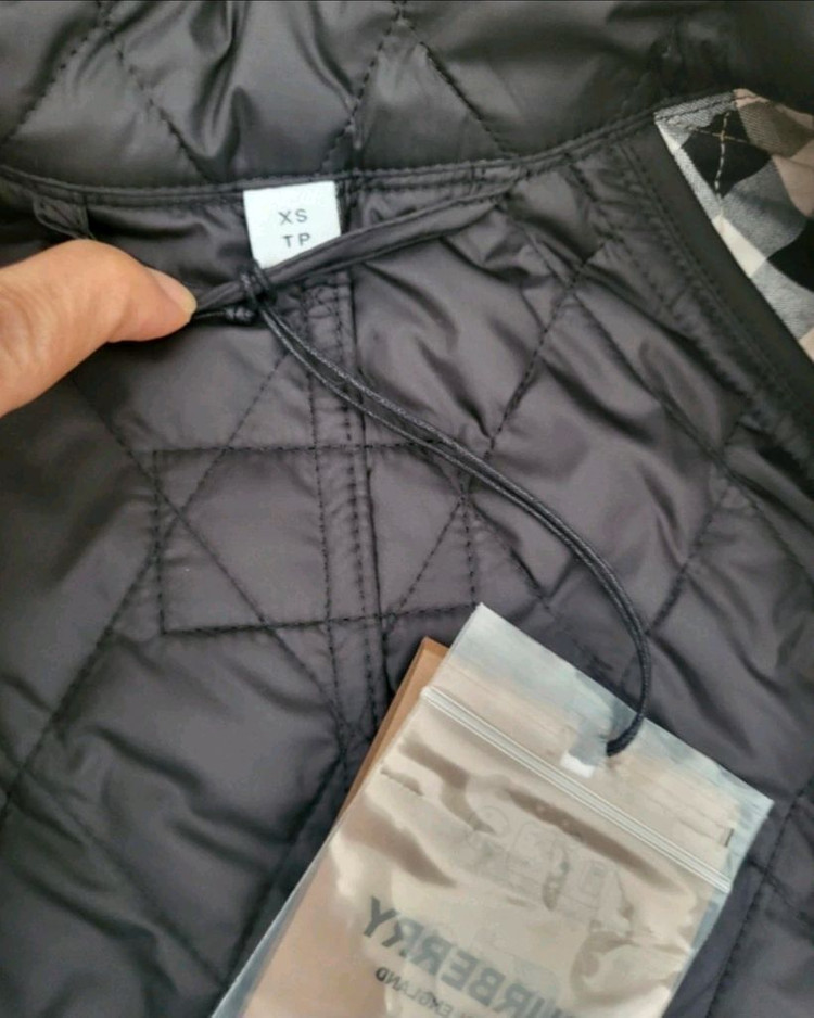 버버리 타이팅 퀼팅 롱 코트 자켓--1