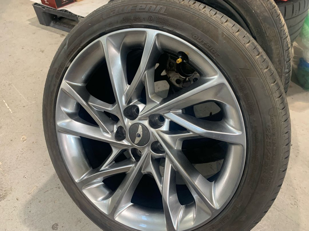 현대 제네시스 g70 18인치 휠 타이어 세트--2