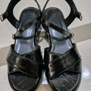 허앤쉬 스트랩 플랫폼 샌들 240