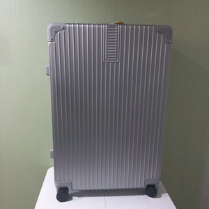 28인치캐리어 콜마르 실버 새상품