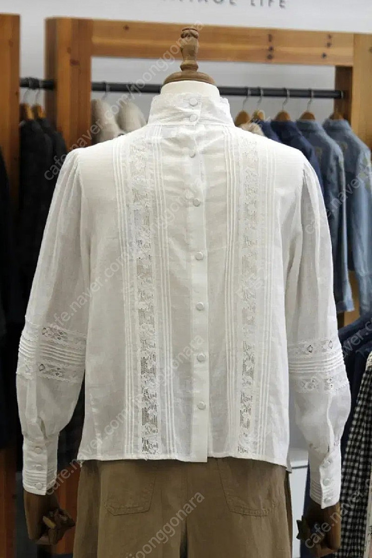 써스데이아일랜드 빈티지 자수 레이스 블라우스 셔츠 화이트 아이보리 모리걸 반 하이넥 콩단추 이미지