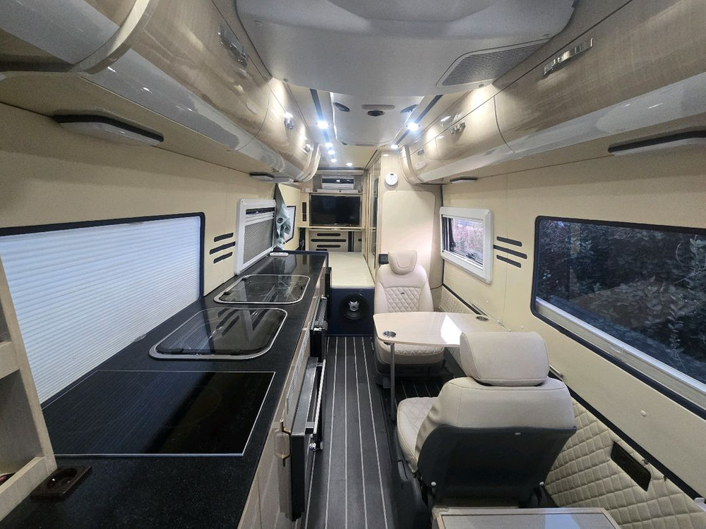 벤츠스프린터 최장롱바디 캠핑카 이미지