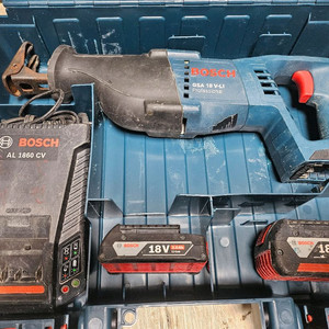 보쉬 GSA 18 V-LI 충전식 왕복톱 컷쏘 세트 이미지