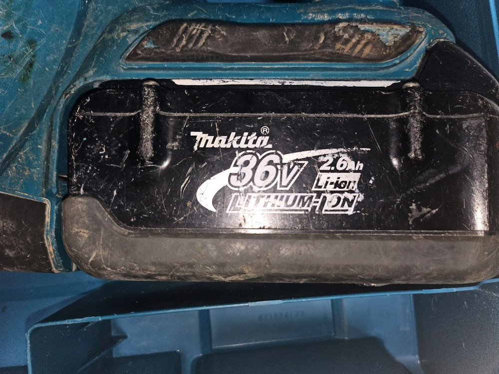 마끼다 36볼트 충전 해머 드릴 BHR261 세트 이미지