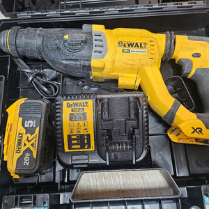 디월트 충전 앙카 해머 뿌레카 드릴 세트 이미지