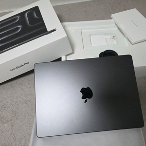 맥북프로 m4 14형(16g/512g/10gpu) 스블(올해 2월 구매, 배터리 100)