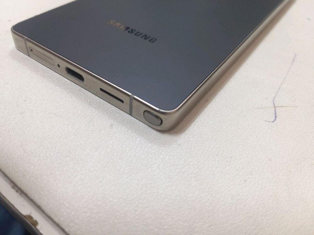 갤럭시S25울트라 512G ss급 보증기간 남아있어요--2